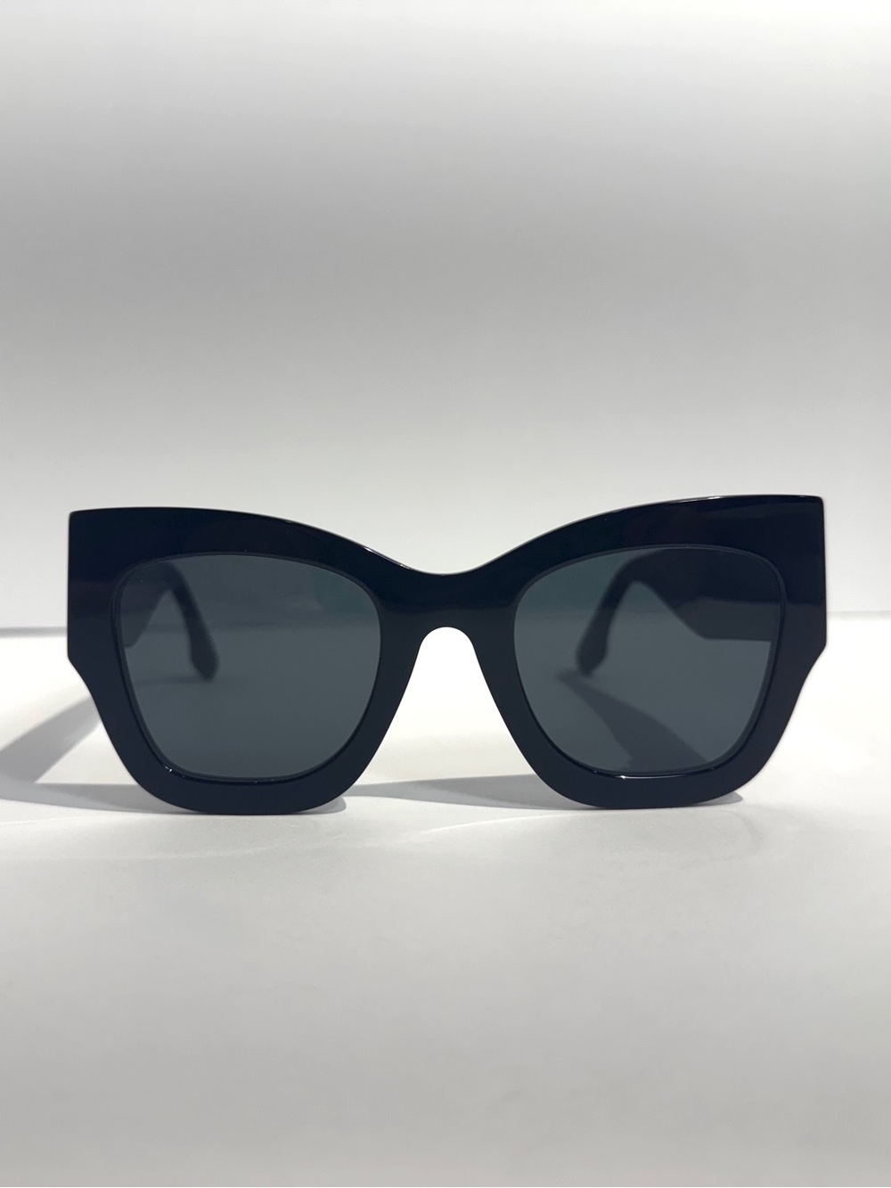 Victoria Beckham VB652S Women's Cat-Eye Sunglasses with Case - Black